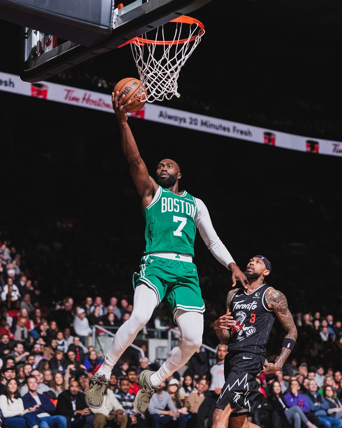 关于凯尔特人NBA战胜纽约尼克斯杰伦布朗突破得分的信息