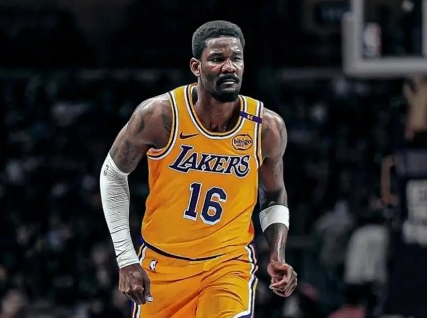 太阳NBA战胜洛杉矶湖人布克关键跳投的简单介绍