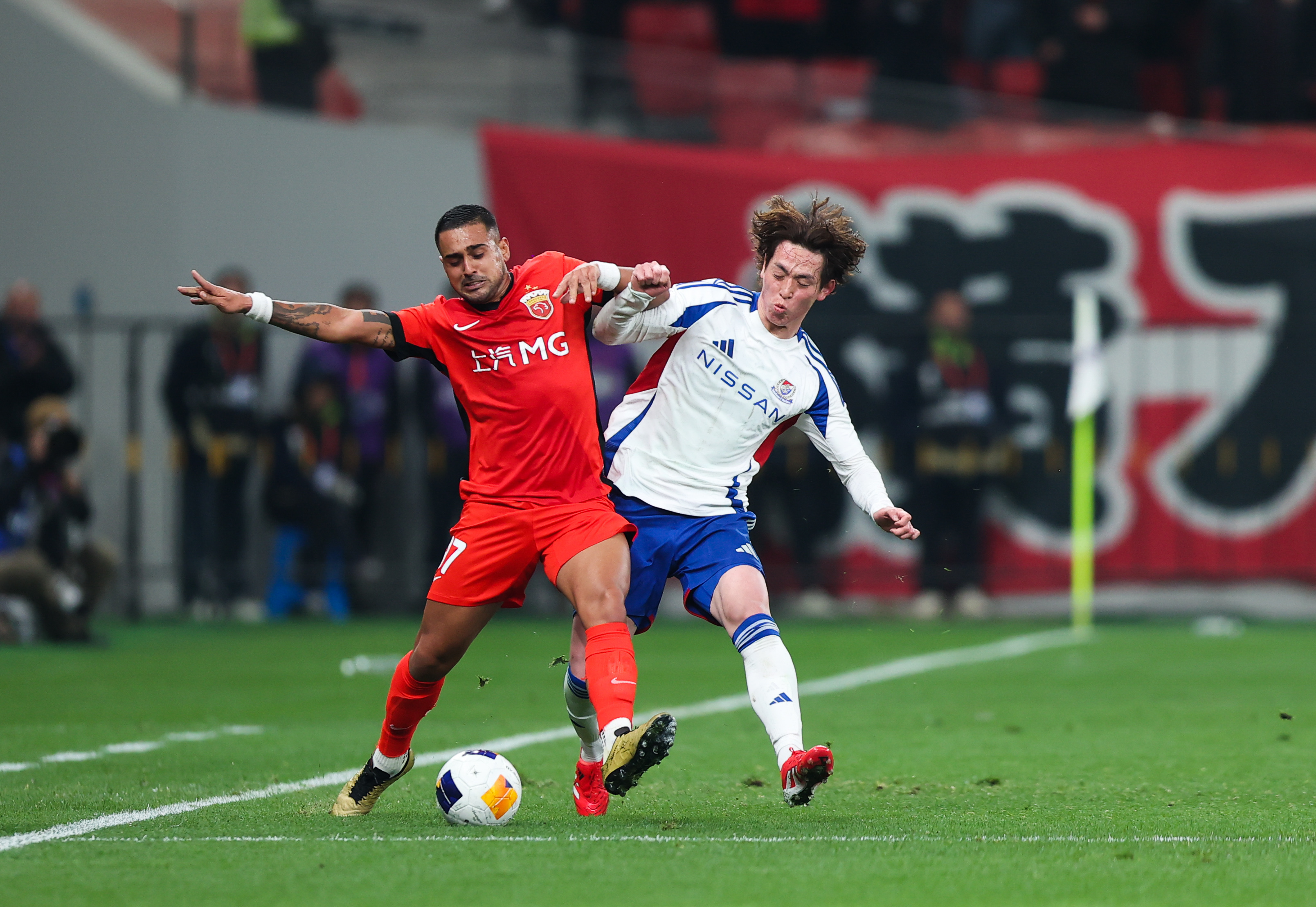 联赛形势更加复杂,争夺进入关键阶段的胜利 联赛形势更加复杂,争夺进入关键阶段的胜利